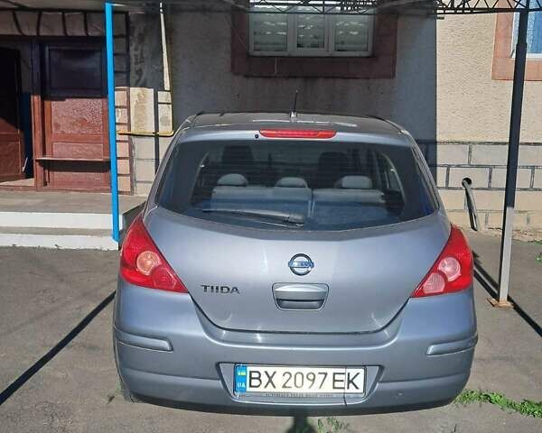 Серый Ниссан Тиида, объемом двигателя 1.6 л и пробегом 200 тыс. км за 5600 $, фото 5 на Automoto.ua