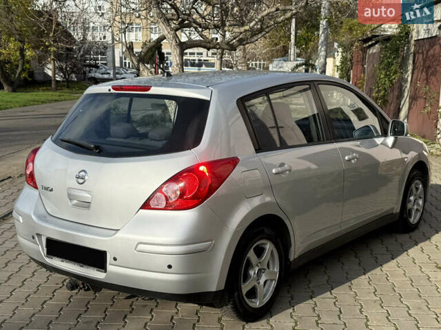 Серый Ниссан Тиида, объемом двигателя 1.6 л и пробегом 167 тыс. км за 7450 $, фото 3 на Automoto.ua