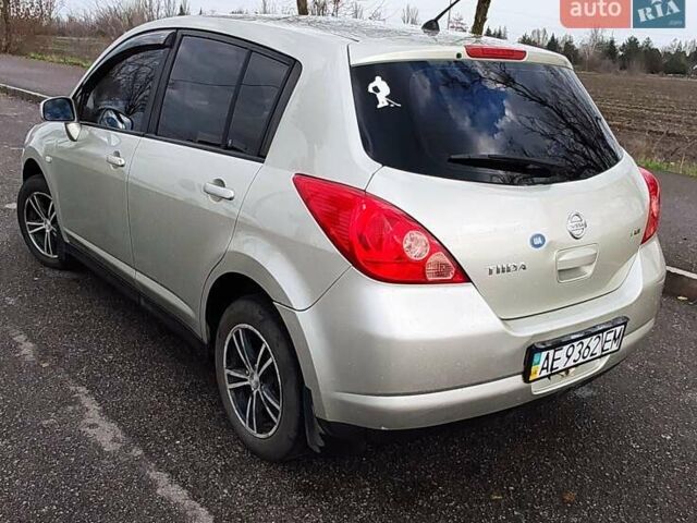 Серый Ниссан Тиида, объемом двигателя 1.6 л и пробегом 271 тыс. км за 5000 $, фото 5 на Automoto.ua