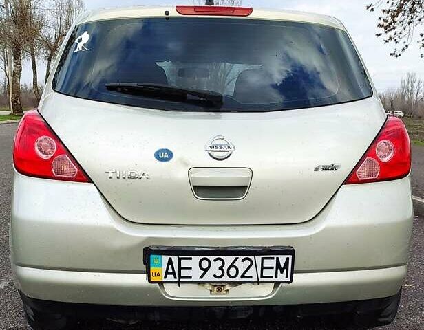 Серый Ниссан Тиида, объемом двигателя 1.6 л и пробегом 271 тыс. км за 5000 $, фото 6 на Automoto.ua