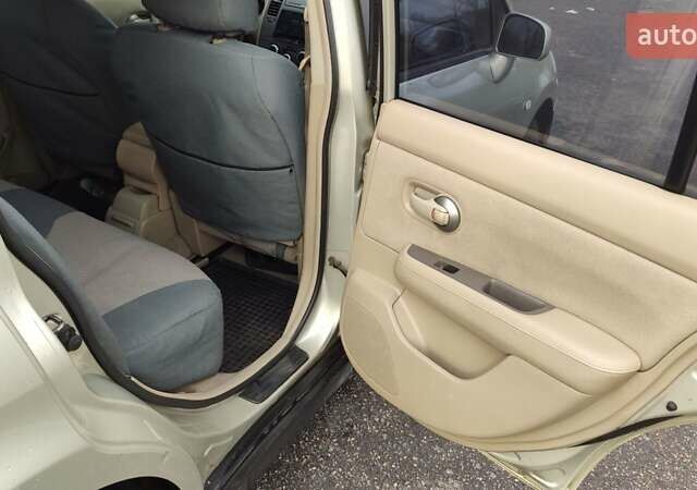 Серый Ниссан Тиида, объемом двигателя 1.6 л и пробегом 271 тыс. км за 5000 $, фото 11 на Automoto.ua