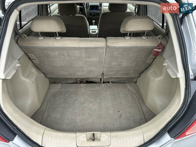 Серый Ниссан Тиида, объемом двигателя 1.6 л и пробегом 350 тыс. км за 4499 $, фото 21 на Automoto.ua