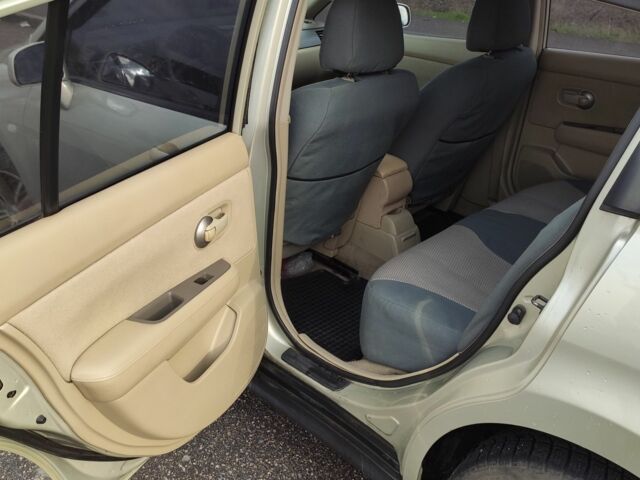 Сірий Ніссан Тііда, об'ємом двигуна 1.6 л та пробігом 271 тис. км за 5000 $, фото 5 на Automoto.ua