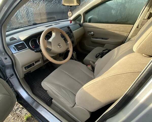 Серый Ниссан Тиида, объемом двигателя 1.6 л и пробегом 230 тыс. км за 5500 $, фото 3 на Automoto.ua