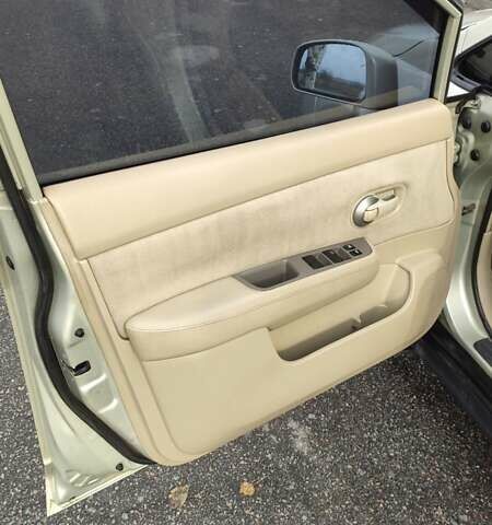 Серый Ниссан Тиида, объемом двигателя 1.6 л и пробегом 271 тыс. км за 5000 $, фото 9 на Automoto.ua