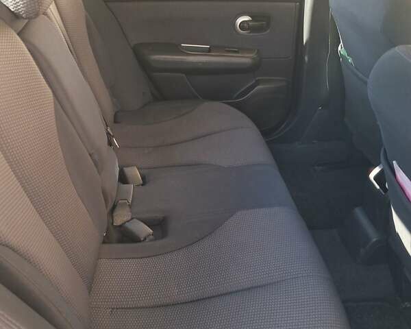 Серый Ниссан Тиида, объемом двигателя 1.6 л и пробегом 200 тыс. км за 5600 $, фото 12 на Automoto.ua