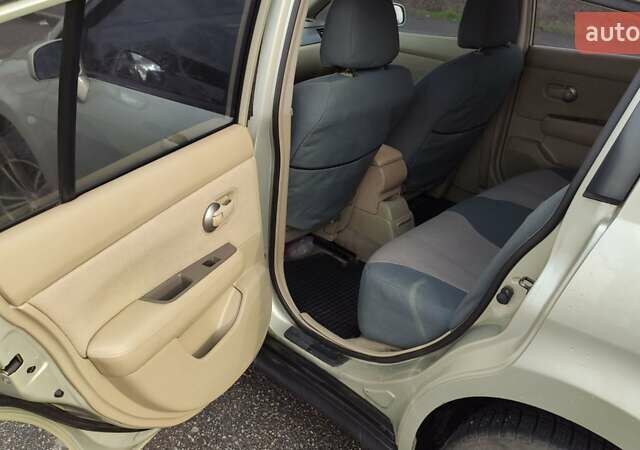 Серый Ниссан Тиида, объемом двигателя 1.6 л и пробегом 271 тыс. км за 5000 $, фото 10 на Automoto.ua