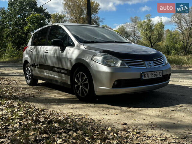 Серый Ниссан Тиида, объемом двигателя 1.6 л и пробегом 350 тыс. км за 4499 $, фото 5 на Automoto.ua