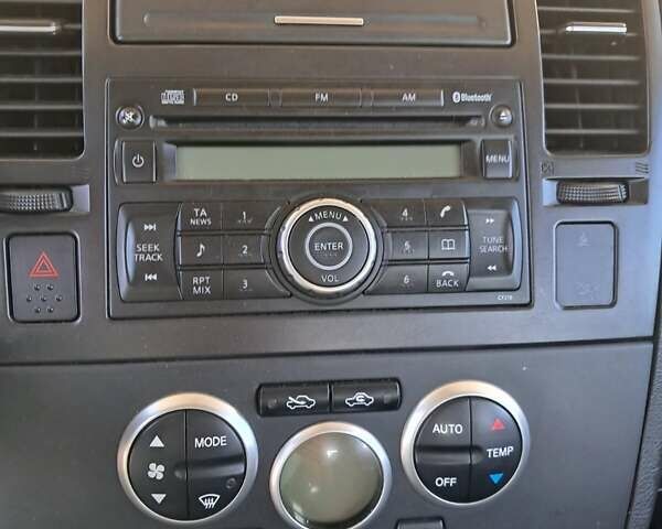 Серый Ниссан Тиида, объемом двигателя 1.6 л и пробегом 200 тыс. км за 5600 $, фото 10 на Automoto.ua