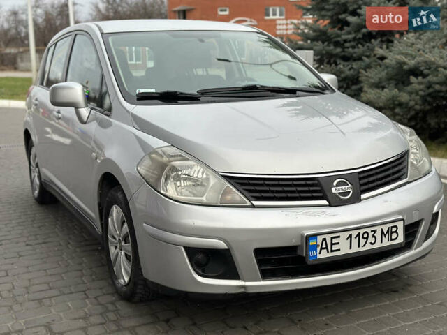 Сірий Ніссан Тііда, об'ємом двигуна 1.6 л та пробігом 250 тис. км за 3999 $, фото 3 на Automoto.ua