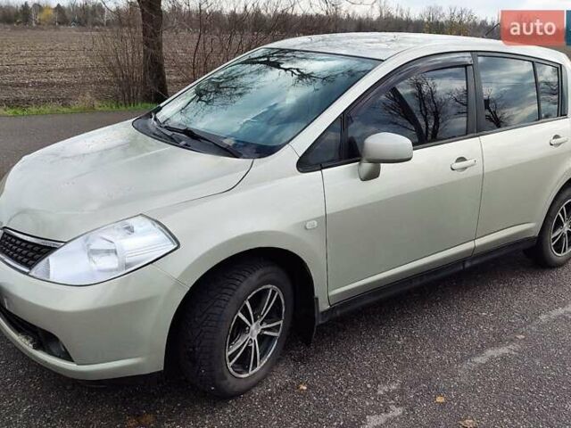 Серый Ниссан Тиида, объемом двигателя 1.6 л и пробегом 271 тыс. км за 5000 $, фото 4 на Automoto.ua