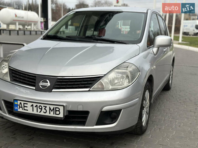 Сірий Ніссан Тііда, об'ємом двигуна 1.6 л та пробігом 250 тис. км за 3999 $, фото 2 на Automoto.ua