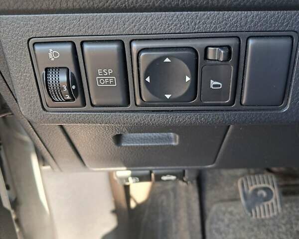 Серый Ниссан Тиида, объемом двигателя 1.6 л и пробегом 200 тыс. км за 5600 $, фото 1 на Automoto.ua