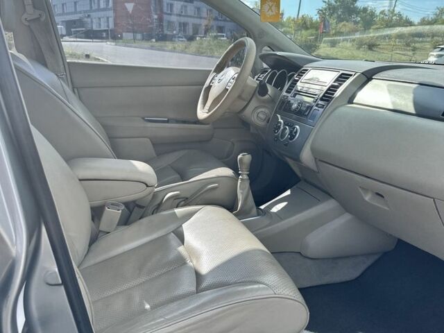 Серый Ниссан Тиида, объемом двигателя 1.8 л и пробегом 182 тыс. км за 5200 $, фото 8 на Automoto.ua