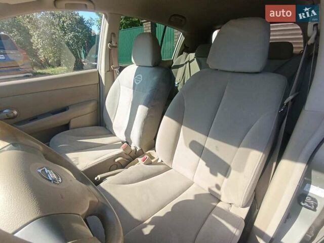 Серый Ниссан Тиида, объемом двигателя 1.6 л и пробегом 122 тыс. км за 7200 $, фото 4 на Automoto.ua