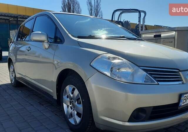 Сірий Ніссан Тііда, об'ємом двигуна 1.6 л та пробігом 210 тис. км за 6600 $, фото 7 на Automoto.ua