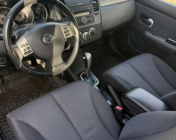 Серый Ниссан Тиида, объемом двигателя 1.6 л и пробегом 167 тыс. км за 7250 $, фото 3 на Automoto.ua