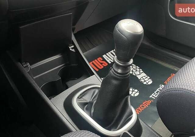 Серый Ниссан Тиида, объемом двигателя 1.8 л и пробегом 216 тыс. км за 4700 $, фото 20 на Automoto.ua