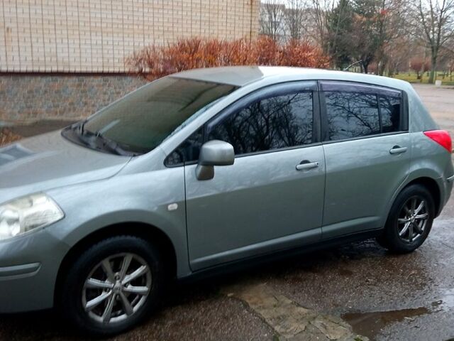 Сірий Ніссан Тііда, об'ємом двигуна 1.6 л та пробігом 213 тис. км за 6250 $, фото 2 на Automoto.ua