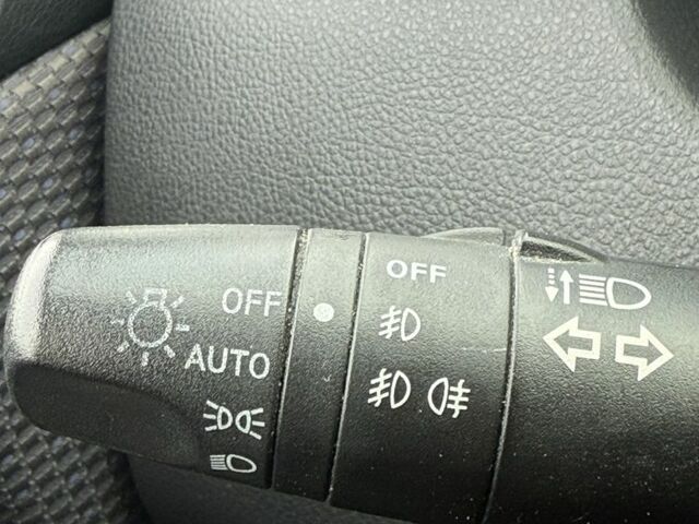 Серый Ниссан Тиида, объемом двигателя 1.6 л и пробегом 167 тыс. км за 7450 $, фото 11 на Automoto.ua