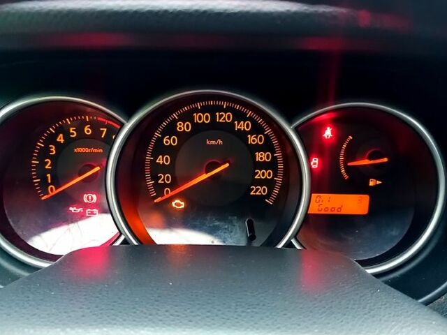 Серый Ниссан Тиида, объемом двигателя 1.6 л и пробегом 217 тыс. км за 5200 $, фото 5 на Automoto.ua