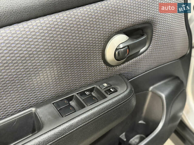 Серый Ниссан Тиида, объемом двигателя 1.6 л и пробегом 120 тыс. км за 6300 $, фото 13 на Automoto.ua