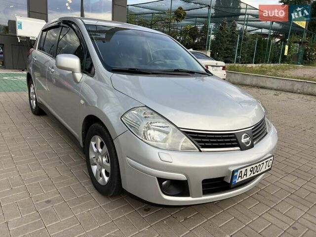 Серый Ниссан Тиида, объемом двигателя 1.6 л и пробегом 148 тыс. км за 6500 $, фото 2 на Automoto.ua