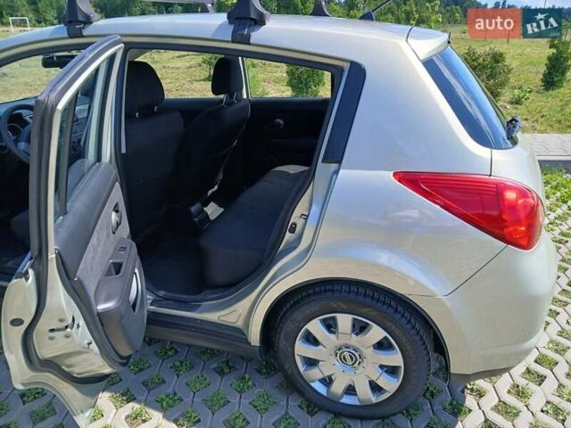 Серый Ниссан Тиида, объемом двигателя 1.6 л и пробегом 99 тыс. км за 8000 $, фото 6 на Automoto.ua