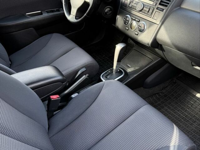 Сірий Ніссан Тііда, об'ємом двигуна 1.6 л та пробігом 167 тис. км за 7250 $, фото 7 на Automoto.ua