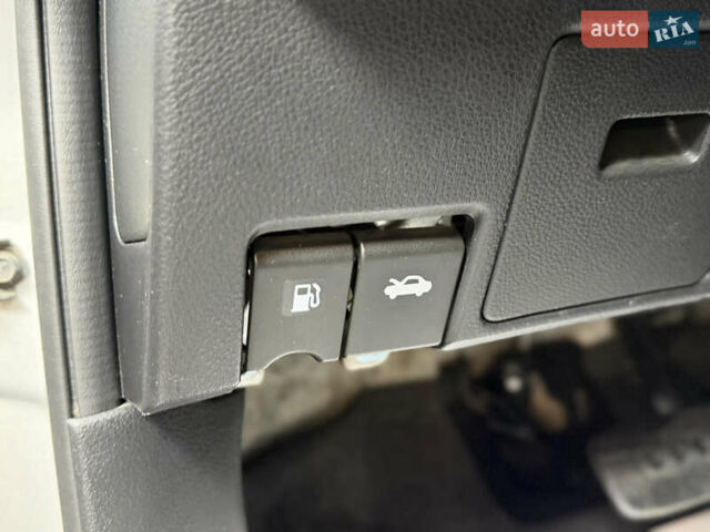 Серый Ниссан Тиида, объемом двигателя 1.6 л и пробегом 120 тыс. км за 6300 $, фото 19 на Automoto.ua