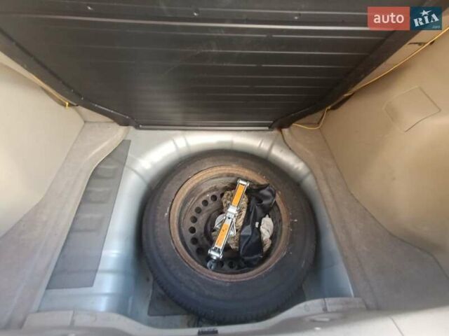 Серый Ниссан Тиида, объемом двигателя 1.6 л и пробегом 122 тыс. км за 7200 $, фото 6 на Automoto.ua