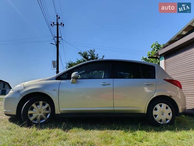 Серый Ниссан Тиида, объемом двигателя 1.6 л и пробегом 122 тыс. км за 7200 $, фото 3 на Automoto.ua