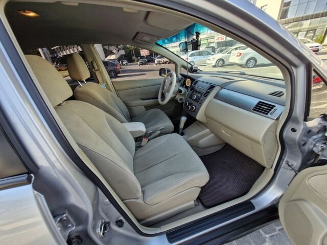 Серый Ниссан Тиида, объемом двигателя 1.6 л и пробегом 192 тыс. км за 5100 $, фото 4 на Automoto.ua