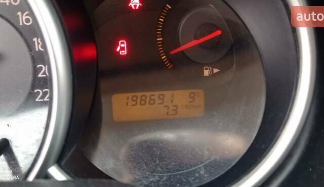 Серый Ниссан Тиида, объемом двигателя 1.6 л и пробегом 198 тыс. км за 7200 $, фото 1 на Automoto.ua