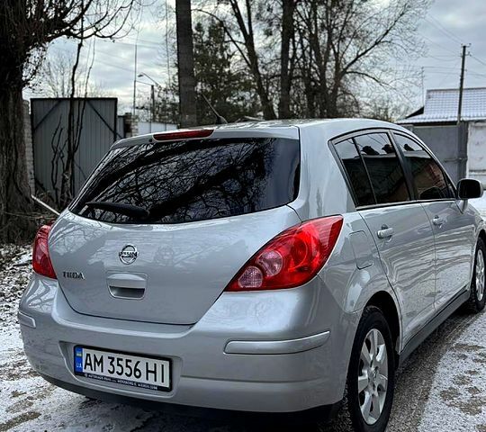 Сірий Ніссан Тііда, об'ємом двигуна 1.6 л та пробігом 155 тис. км за 6760 $, фото 2 на Automoto.ua