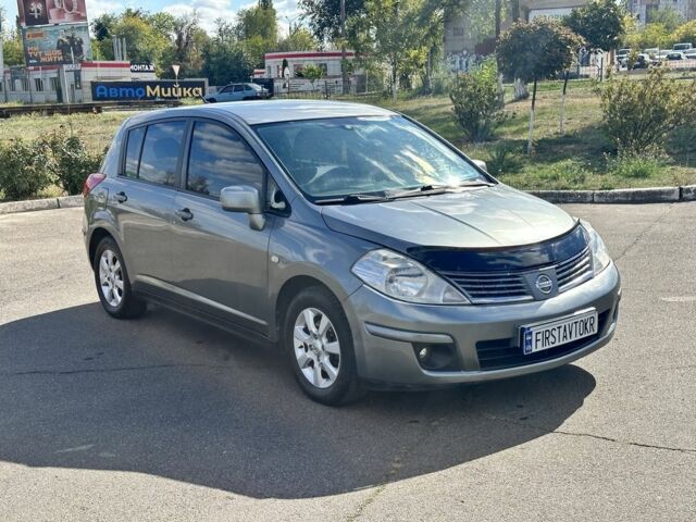 Серый Ниссан Тиида, объемом двигателя 1.8 л и пробегом 182 тыс. км за 5200 $, фото 2 на Automoto.ua