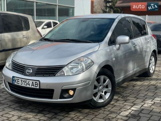 Серый Ниссан Тиида, объемом двигателя 1.6 л и пробегом 244 тыс. км за 5700 $, фото 2 на Automoto.ua