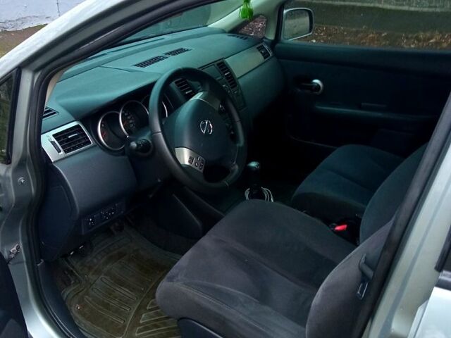 Сірий Ніссан Тііда, об'ємом двигуна 1.6 л та пробігом 213 тис. км за 6250 $, фото 1 на Automoto.ua