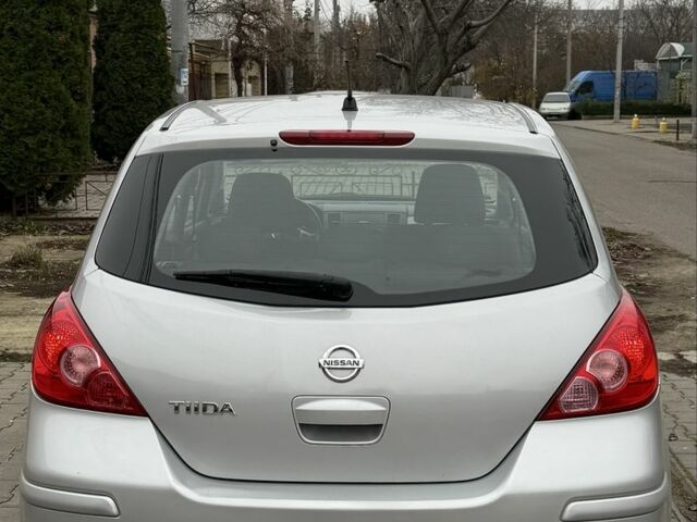 Сірий Ніссан Тііда, об'ємом двигуна 1.6 л та пробігом 167 тис. км за 7250 $, фото 3 на Automoto.ua