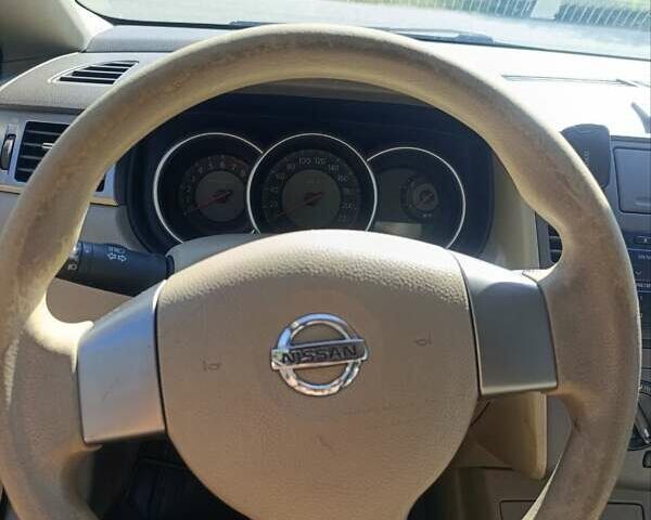 Серый Ниссан Тиида, объемом двигателя 1.6 л и пробегом 122 тыс. км за 7200 $, фото 7 на Automoto.ua