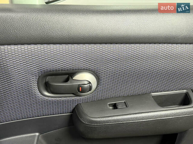 Серый Ниссан Тиида, объемом двигателя 1.6 л и пробегом 120 тыс. км за 6300 $, фото 33 на Automoto.ua