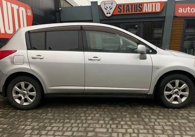 Серый Ниссан Тиида, объемом двигателя 1.8 л и пробегом 216 тыс. км за 4700 $, фото 2 на Automoto.ua