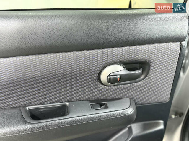 Серый Ниссан Тиида, объемом двигателя 1.6 л и пробегом 120 тыс. км за 6300 $, фото 24 на Automoto.ua