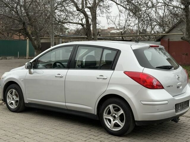 Сірий Ніссан Тііда, об'ємом двигуна 1.6 л та пробігом 167 тис. км за 7250 $, фото 1 на Automoto.ua