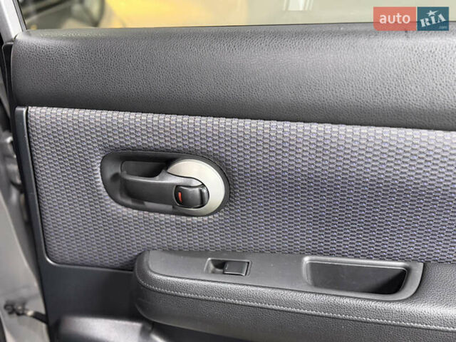 Серый Ниссан Тиида, объемом двигателя 1.6 л и пробегом 120 тыс. км за 6300 $, фото 28 на Automoto.ua