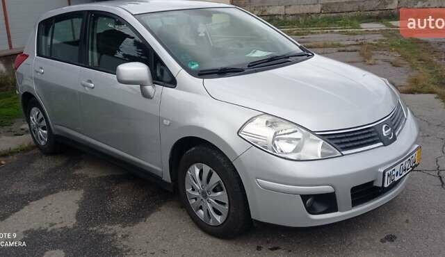 Серый Ниссан Тиида, объемом двигателя 1.6 л и пробегом 198 тыс. км за 7200 $, фото 6 на Automoto.ua