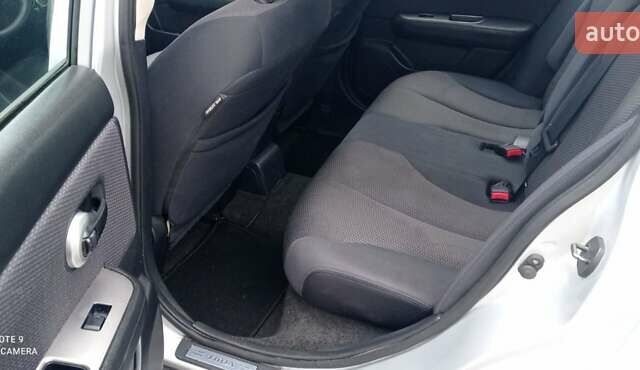 Серый Ниссан Тиида, объемом двигателя 1.6 л и пробегом 198 тыс. км за 7200 $, фото 3 на Automoto.ua