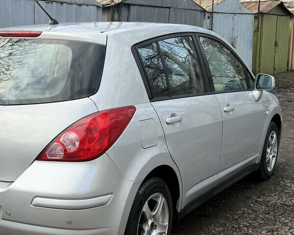 Серый Ниссан Тиида, объемом двигателя 1.6 л и пробегом 167 тыс. км за 7250 $, фото 2 на Automoto.ua