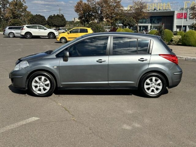 Серый Ниссан Тиида, объемом двигателя 1.8 л и пробегом 182 тыс. км за 5200 $, фото 3 на Automoto.ua