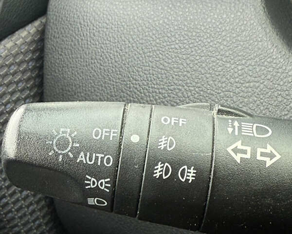 Серый Ниссан Тиида, объемом двигателя 1.6 л и пробегом 167 тыс. км за 7250 $, фото 13 на Automoto.ua